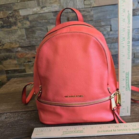 MICHAEL KORS RHEA MEDIUM ZIP Pebbled LEATHER BACKPACK Coral GOLD Hardware READ - Picture 2 of 12